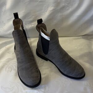 Women’s  Stylish Gray Boots